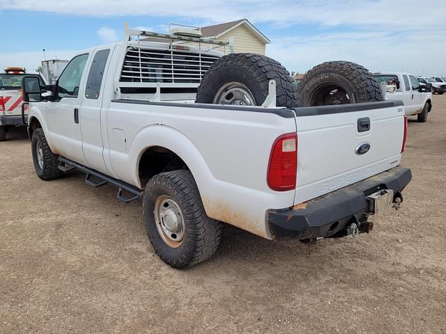 Image of Ford F-350 equipment image 3