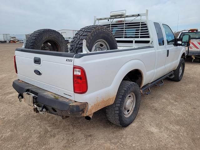 Image of Ford F-350 equipment image 2