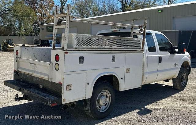 Image of Ford F-350 equipment image 4