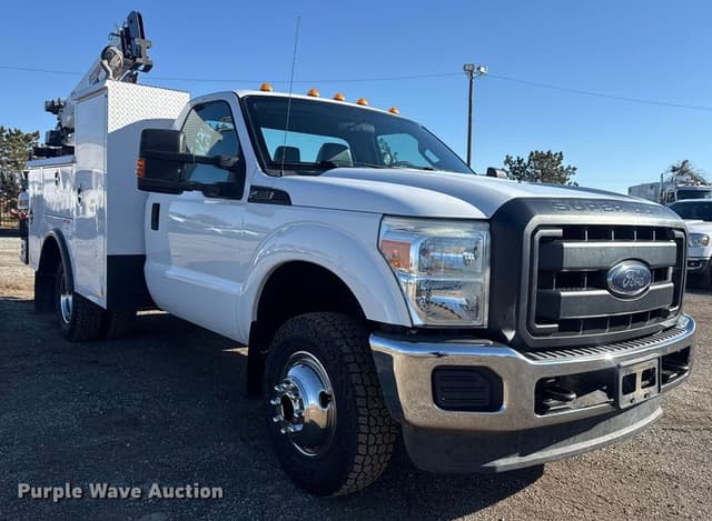Image of Ford F-350 equipment image 2
