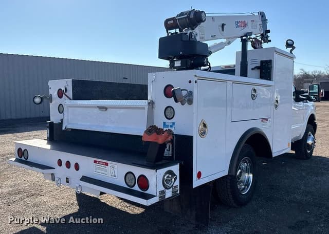 Image of Ford F-350 equipment image 4