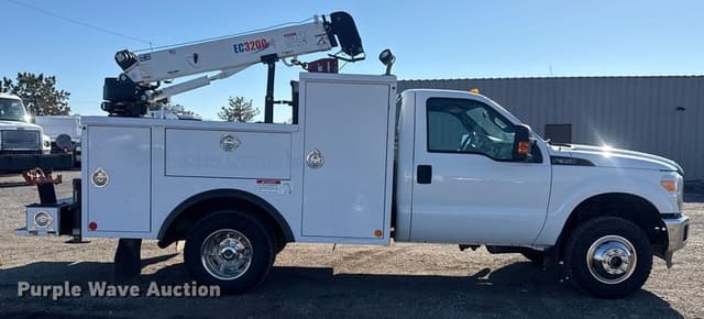 Image of Ford F-350 equipment image 3