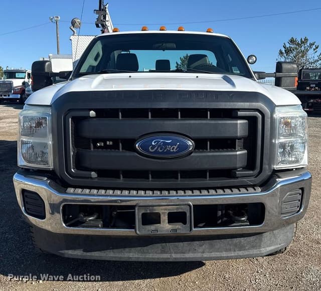 Image of Ford F-350 equipment image 1
