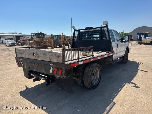 Image of Ford F-350 equipment image 4