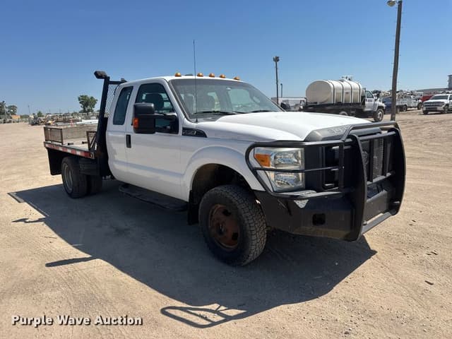 Image of Ford F-350 equipment image 2