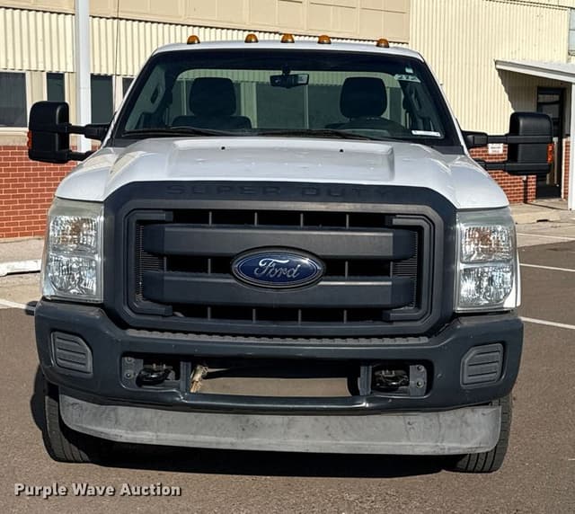 Image of Ford F-350 equipment image 1
