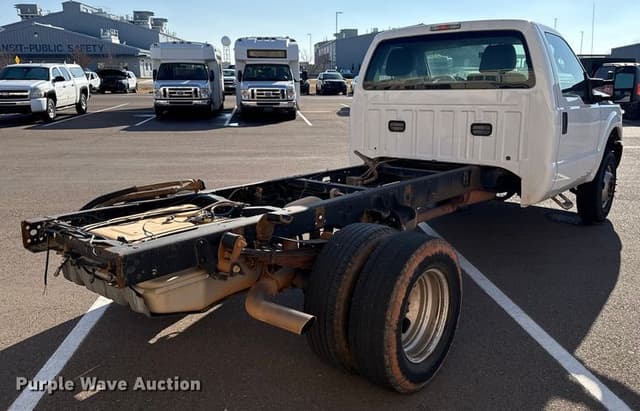 Image of Ford F-350 equipment image 4