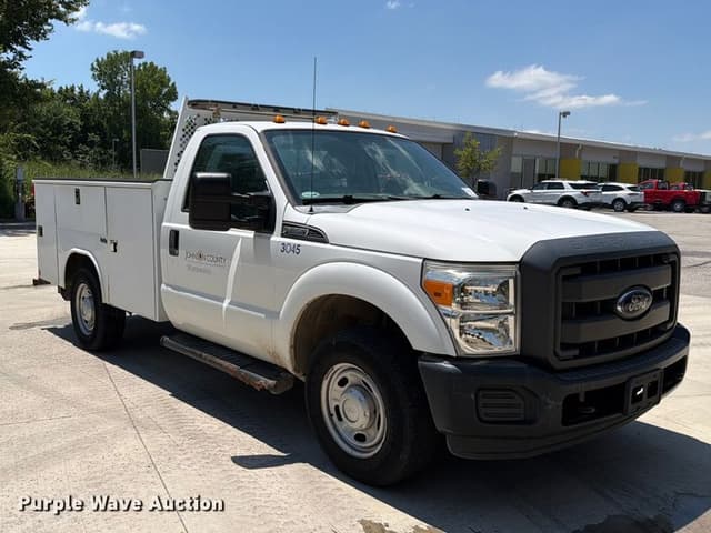 Image of Ford F-350 equipment image 2