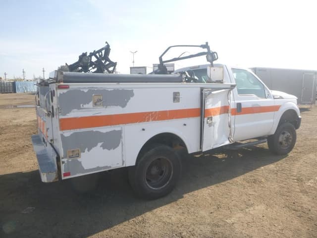 Image of Ford F-350 equipment image 2