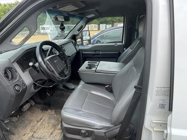 Image of Ford F-350 equipment image 4