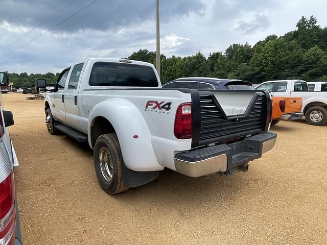 Image of Ford F-350 equipment image 3