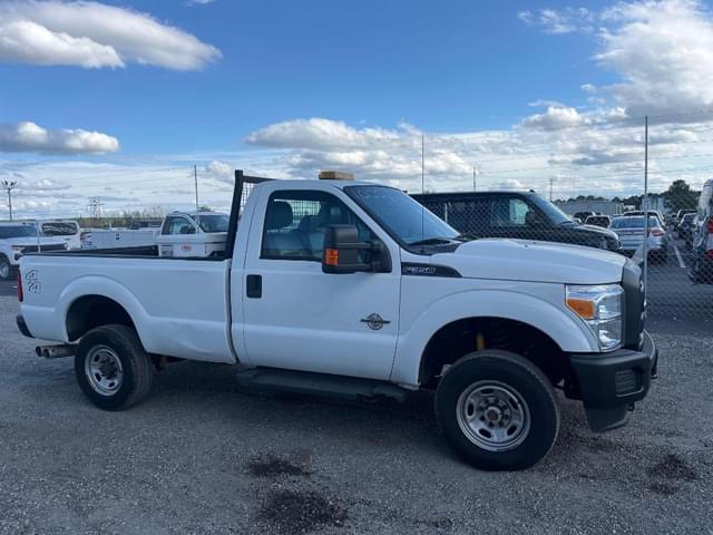 Image of Ford F-350 equipment image 3