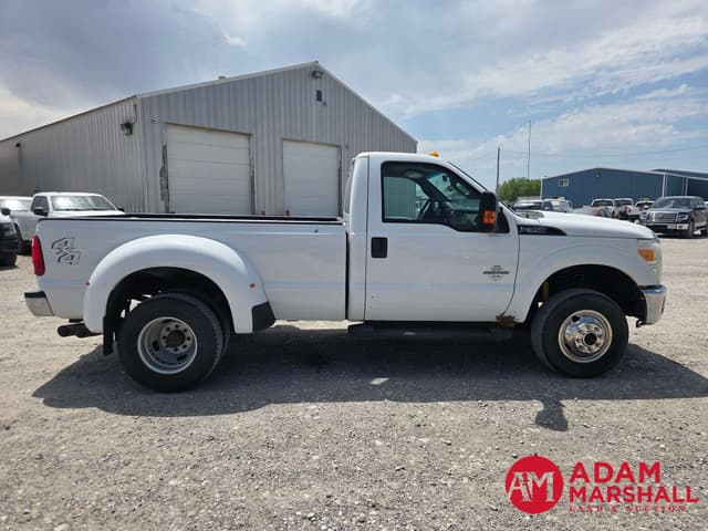 Image of Ford F-350 equipment image 2