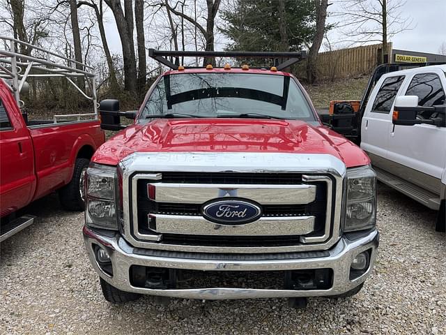Image of Ford F-350 equipment image 3