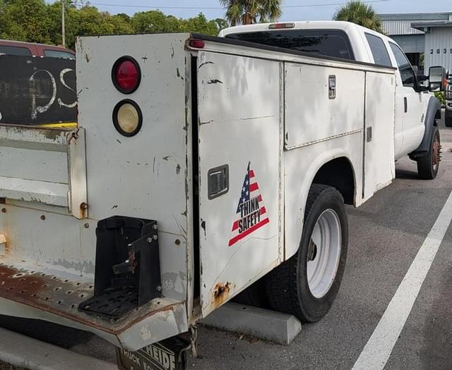 Image of Ford F-450 equipment image 4