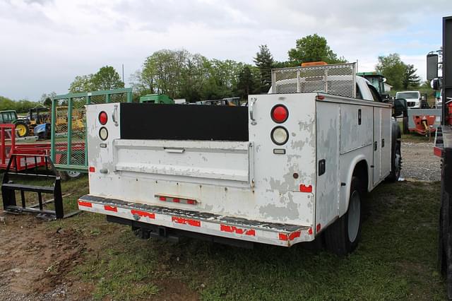 Image of Ford F-450 equipment image 3
