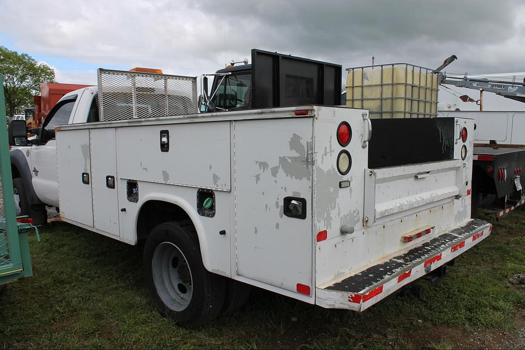 Image of Ford F-450 Primary image