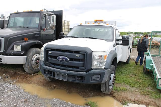 Image of Ford F-450 equipment image 4