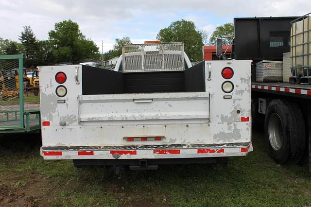Image of Ford F-450 equipment image 2