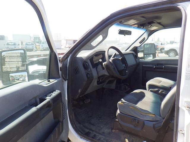 Image of Ford F-450 equipment image 4