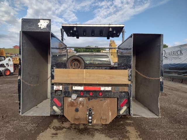 Image of Ford F-450 equipment image 3