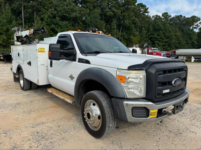 Image of Ford F-550 equipment image 4