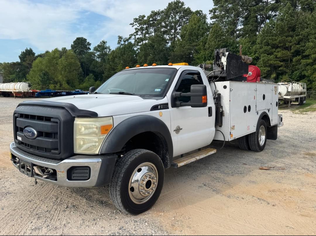 Image of Ford F-550 Primary image