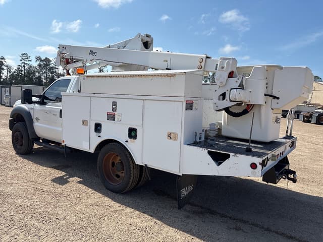 Image of Ford F-550 equipment image 3