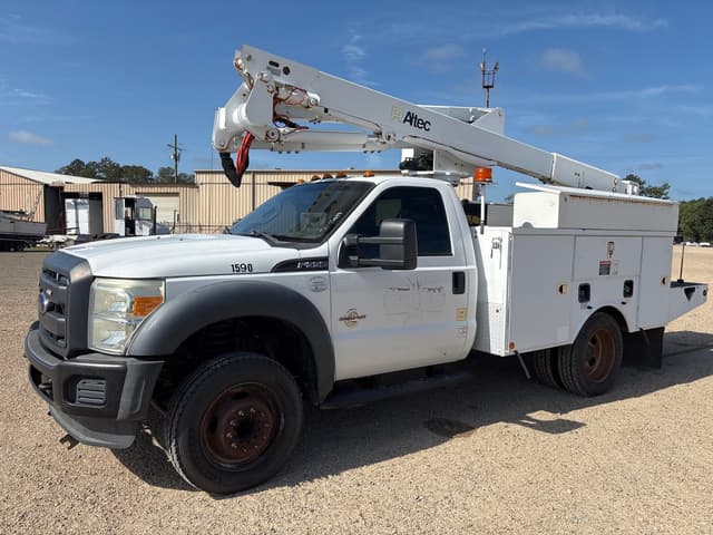 Image of Ford F-550 equipment image 4