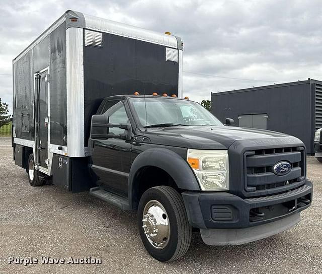 Image of Ford F-550 equipment image 2