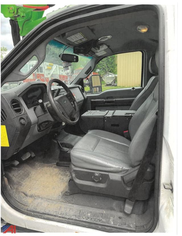 Image of Ford F-550 equipment image 4