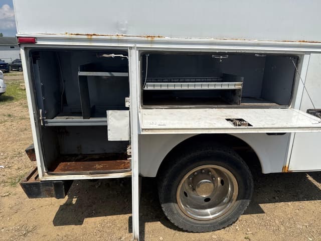 Image of Ford F-550 equipment image 4
