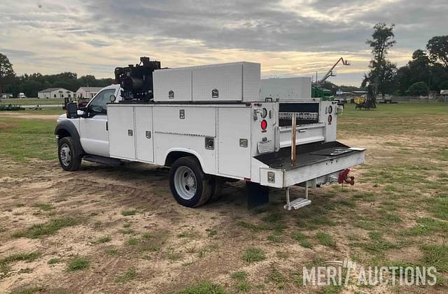 Image of Ford F-550 equipment image 2