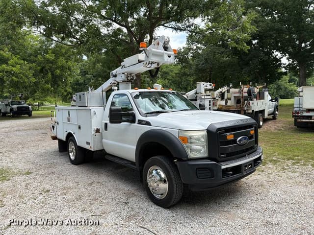 Image of Ford F-550 equipment image 2