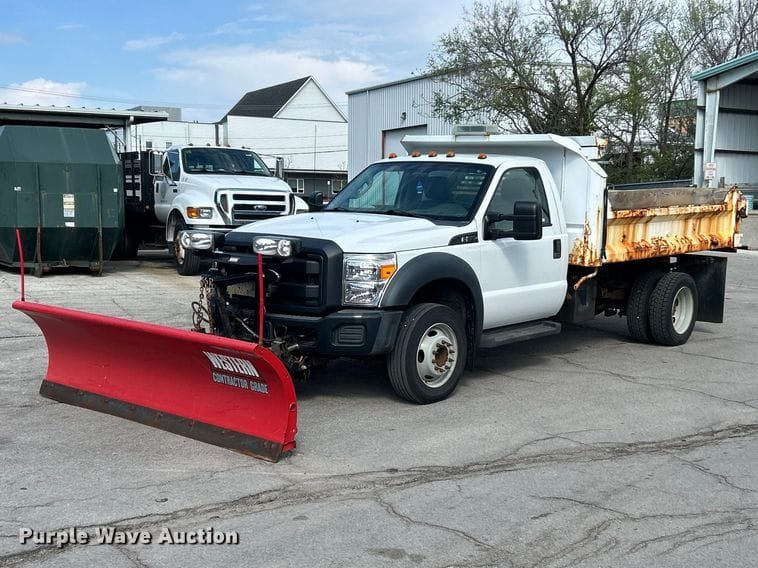 2014 Ford F-550 Equipment Image0