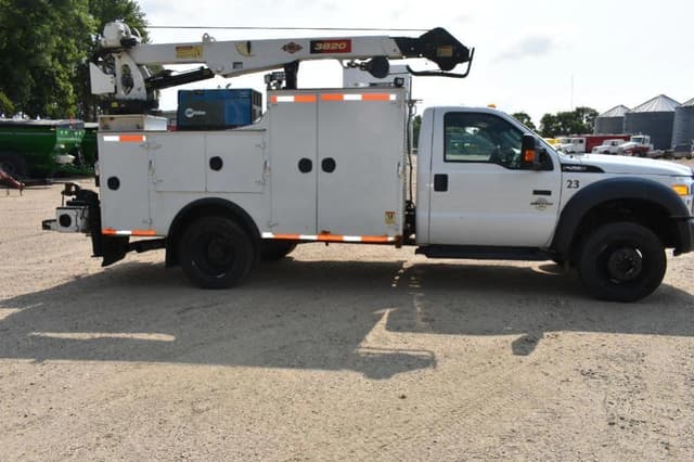 Image of Ford F-550 equipment image 3