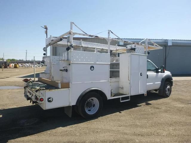 Image of Ford F-550 equipment image 2