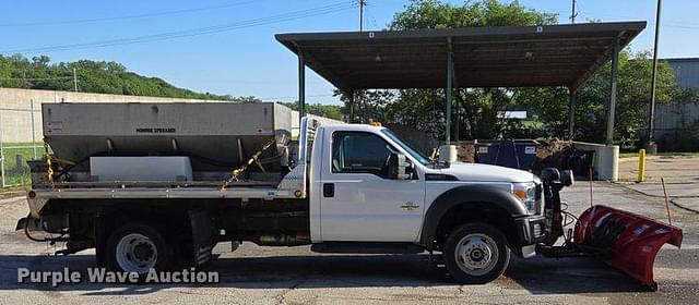 Image of Ford F-550 equipment image 3
