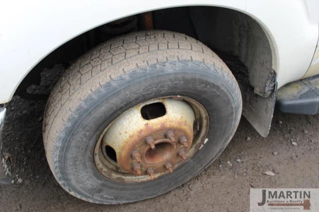 Image of Ford F-350 equipment image 4