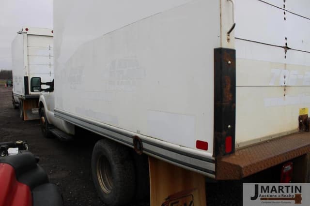 Image of Ford F-350 equipment image 3