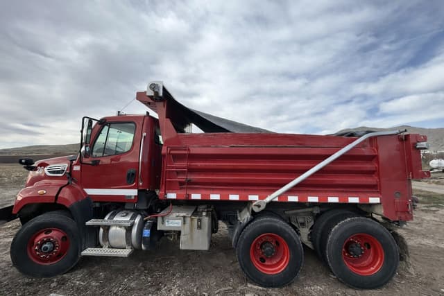 Image of Freightliner 108SD equipment image 1