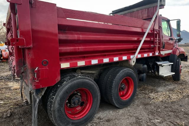 Image of Freightliner 108SD equipment image 4