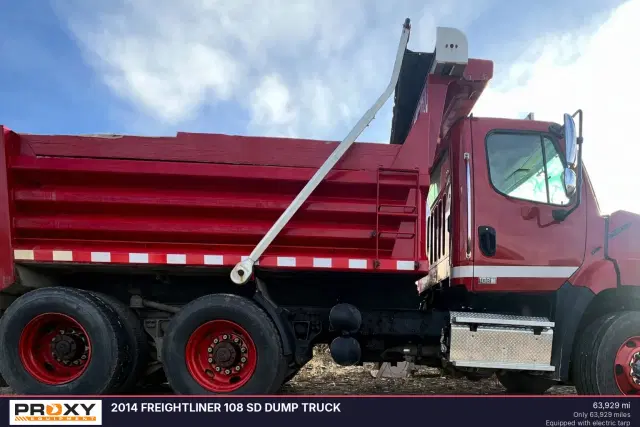 Image of Freightliner 108SD equipment image 3
