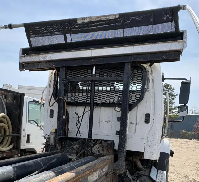 Image of Freightliner 108SD equipment image 4