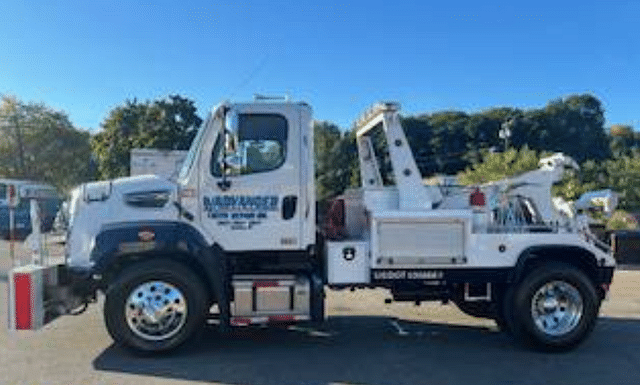 Image of Freightliner 108SD equipment image 1