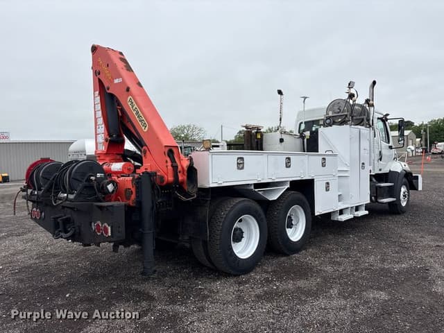 Image of Freightliner 108SD equipment image 4