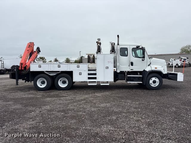 Image of Freightliner 108SD equipment image 3