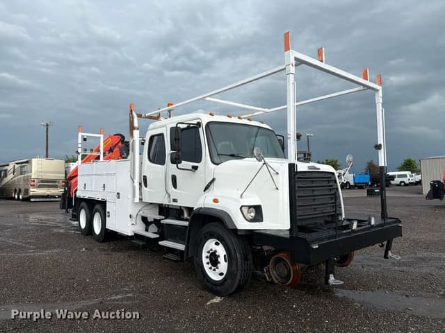 Image of Freightliner 108SD equipment image 2