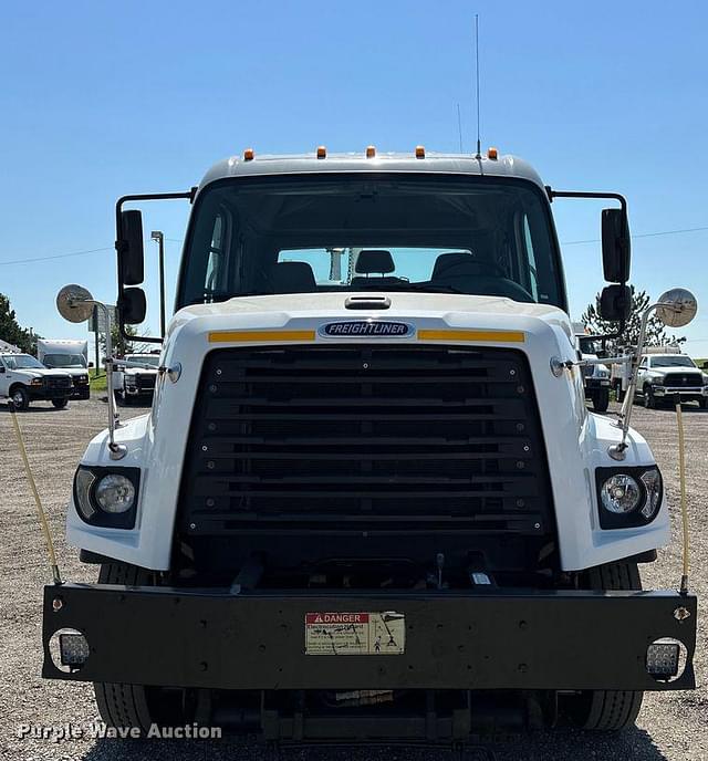 Image of Freightliner 108SD equipment image 1