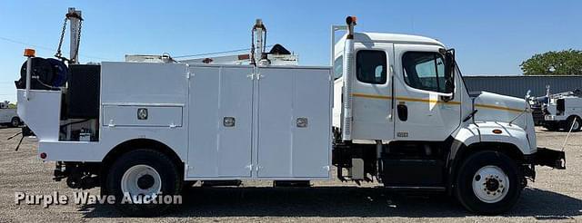 Image of Freightliner 108SD equipment image 3